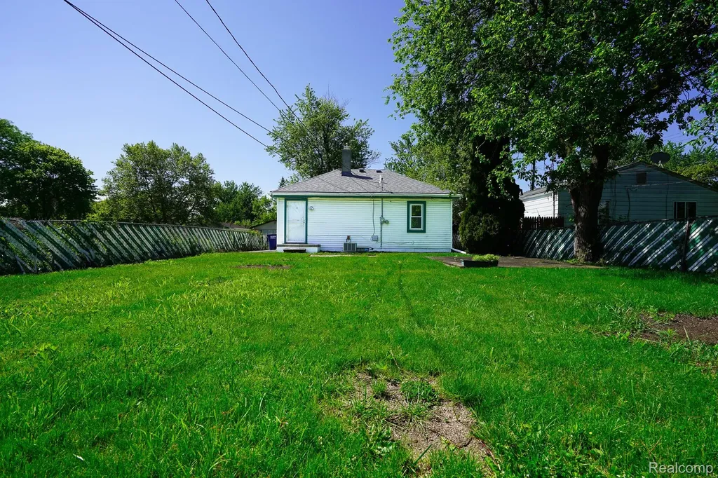 29114 Richard Street Westland City MI 48186