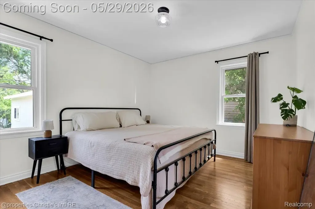 8740 Saratoga Street Oak Park City MI 48237