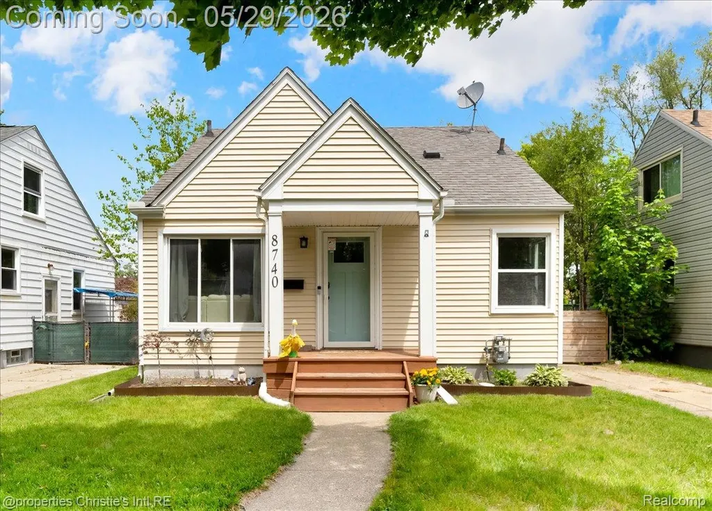 8740 Saratoga Street Oak Park City MI 48237