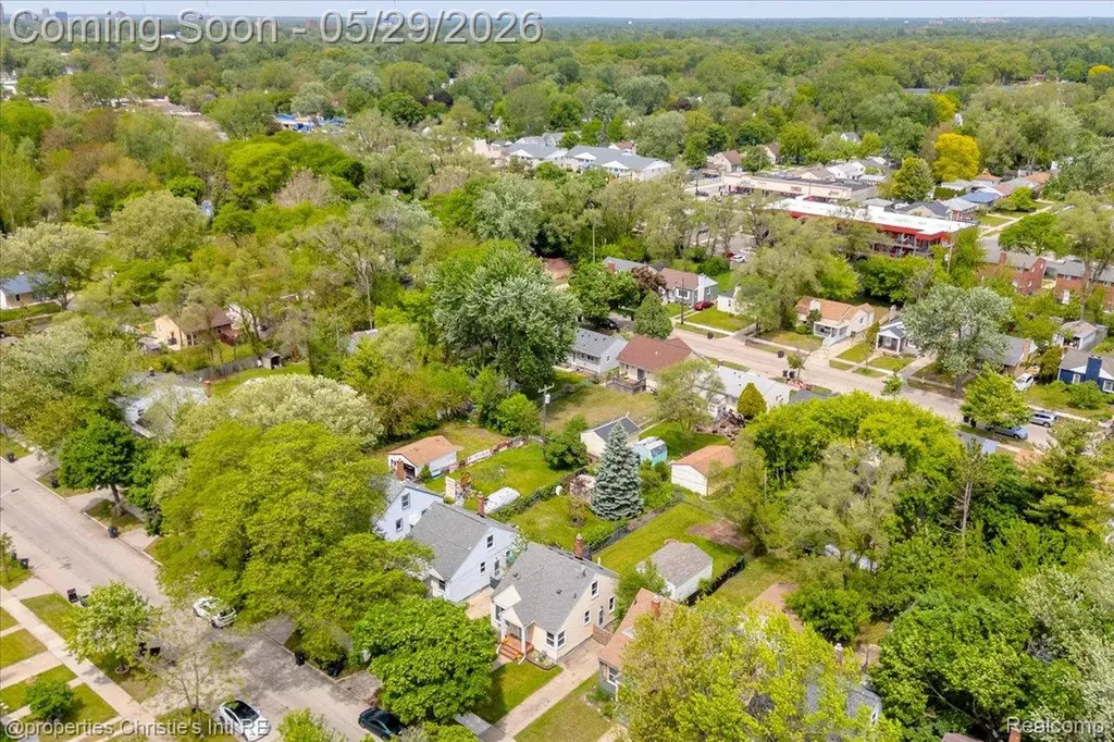 8740 Saratoga Street Oak Park City MI 48237