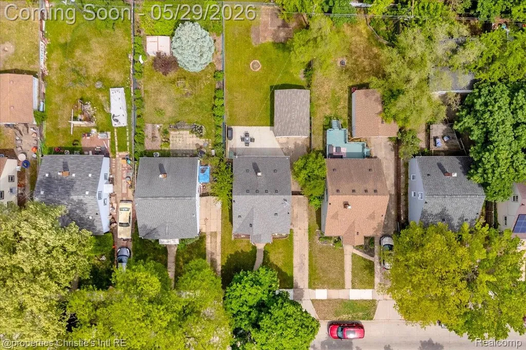 8740 Saratoga Street Oak Park City MI 48237