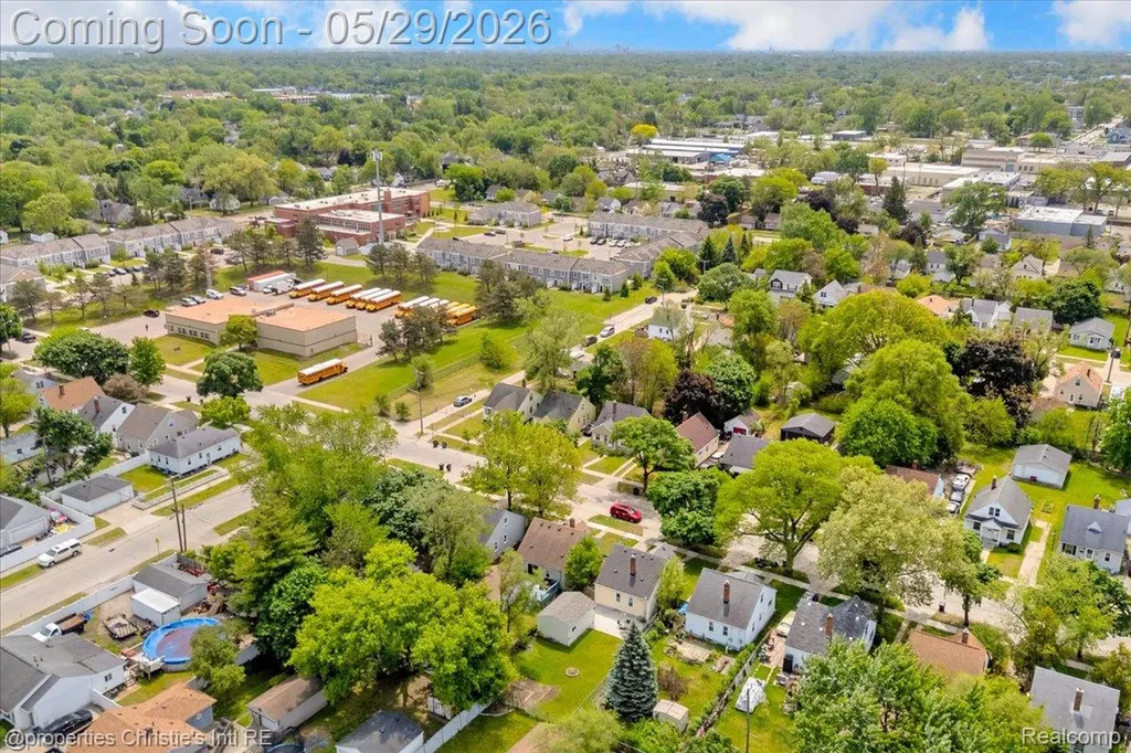 8740 Saratoga Street Oak Park City MI 48237