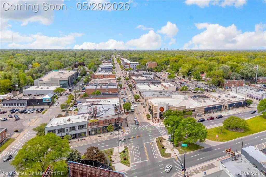 8740 Saratoga Street Oak Park City MI 48237