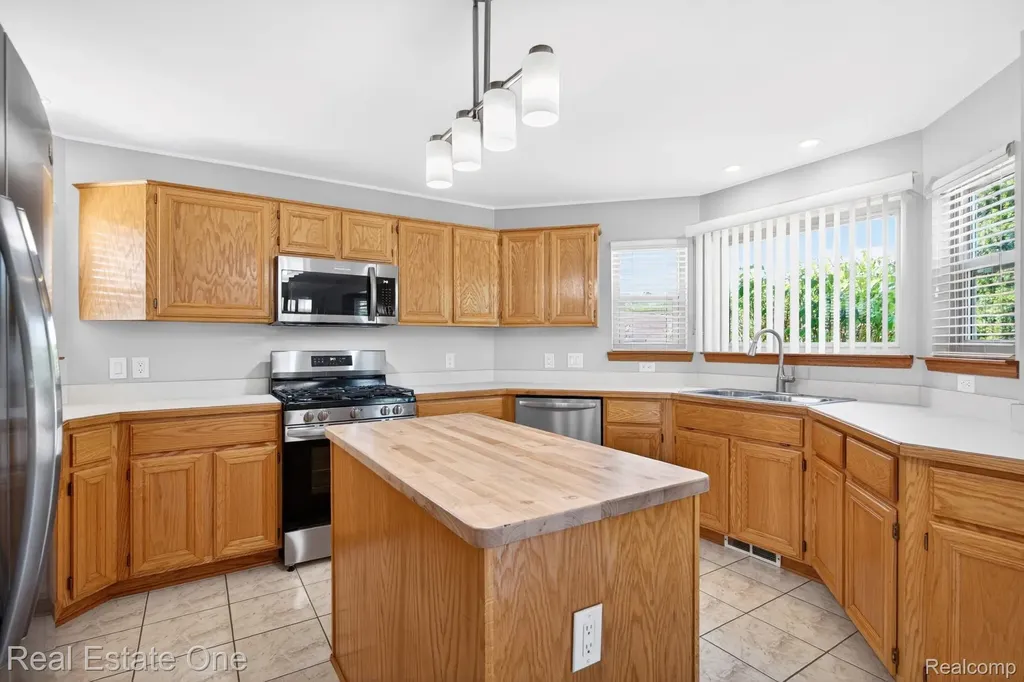 17482 Snapdragon Drive Brownstown Charter Township MI 48173