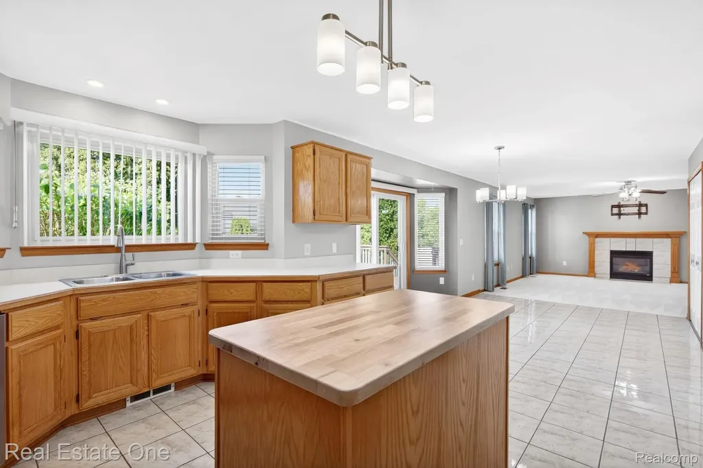 17482 Snapdragon Drive Brownstown Charter Township MI 48173