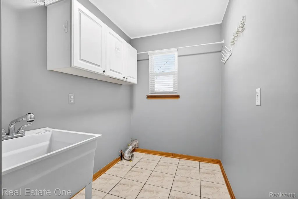 17482 Snapdragon Drive Brownstown Charter Township MI 48173