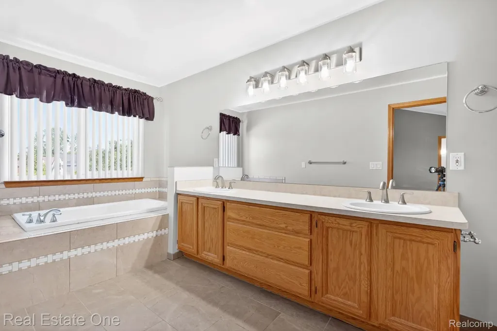 17482 Snapdragon Drive Brownstown Charter Township MI 48173