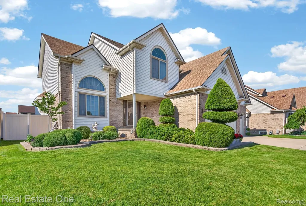 17482 Snapdragon Drive Brownstown Charter Township MI 48173