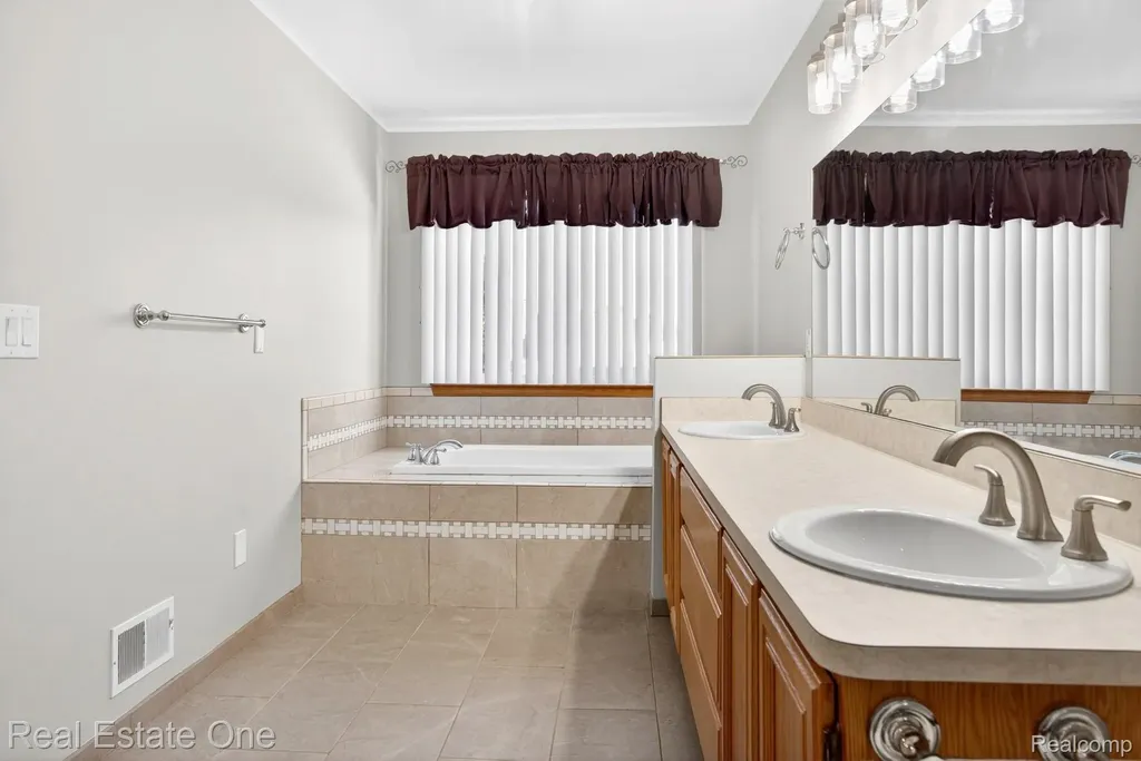 17482 Snapdragon Drive Brownstown Charter Township MI 48173