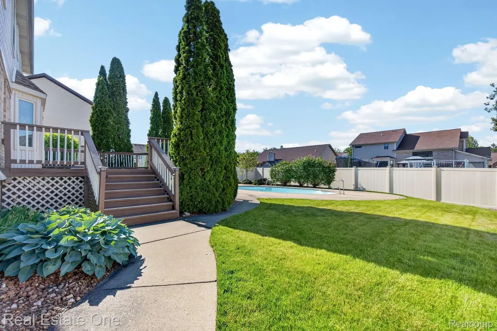 17482 Snapdragon Drive Brownstown Charter Township MI 48173
