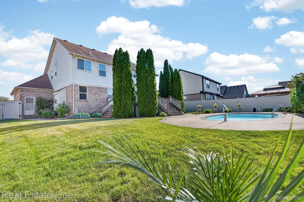 17482 Snapdragon Drive Brownstown Charter Township MI 48173