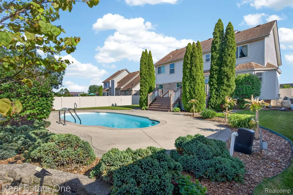 17482 Snapdragon Drive Brownstown Charter Township MI 48173