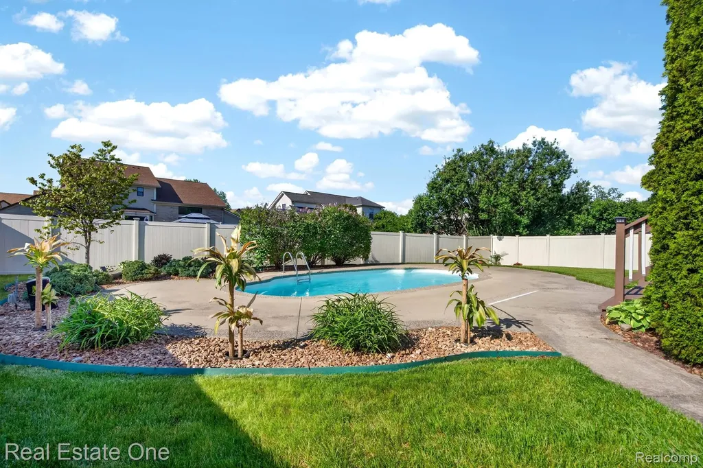 17482 Snapdragon Drive Brownstown Charter Township MI 48173