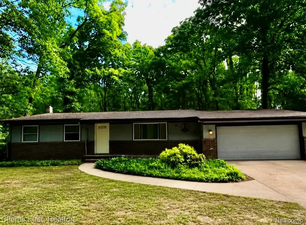 5844 Crandall Road Howell City MI 48855