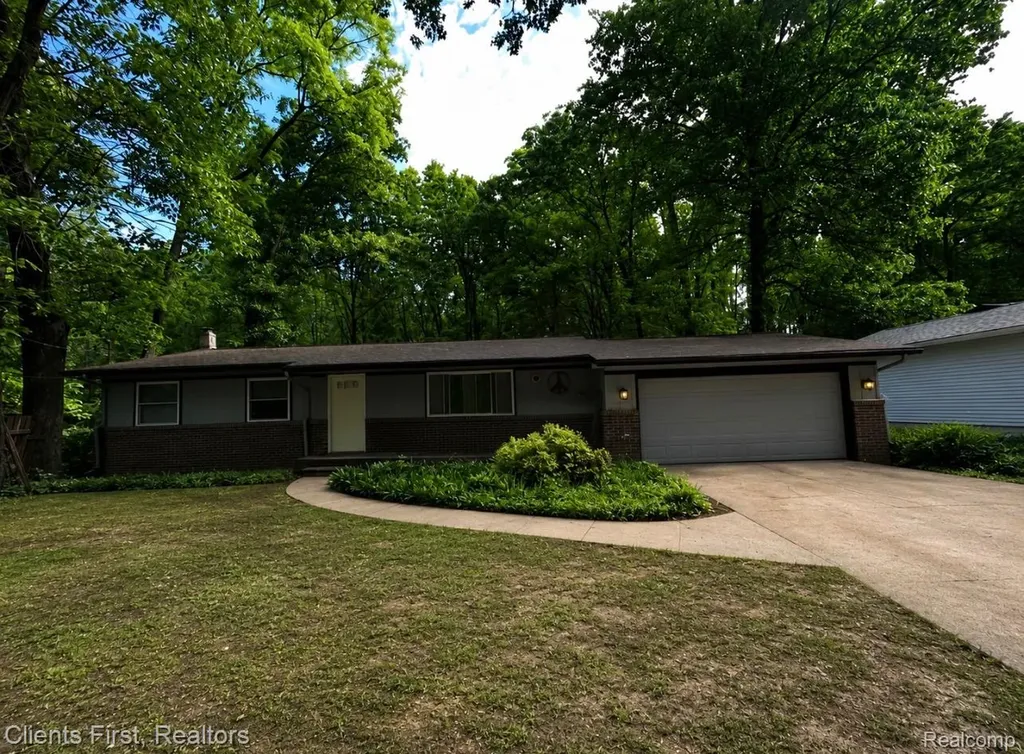 5844 Crandall Road Howell City MI 48855