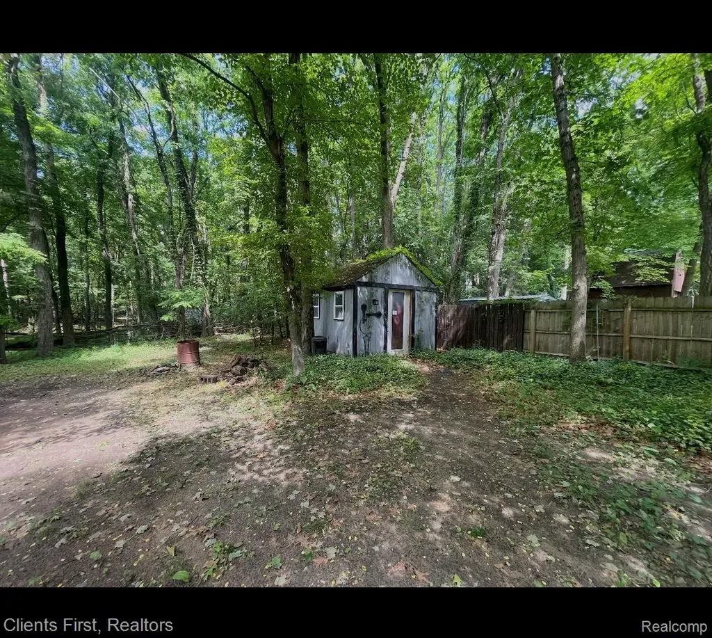 5844 Crandall Road Howell City MI 48855