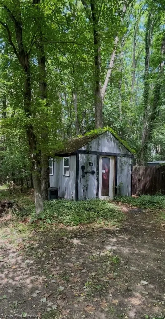 5844 Crandall Road Howell City MI 48855