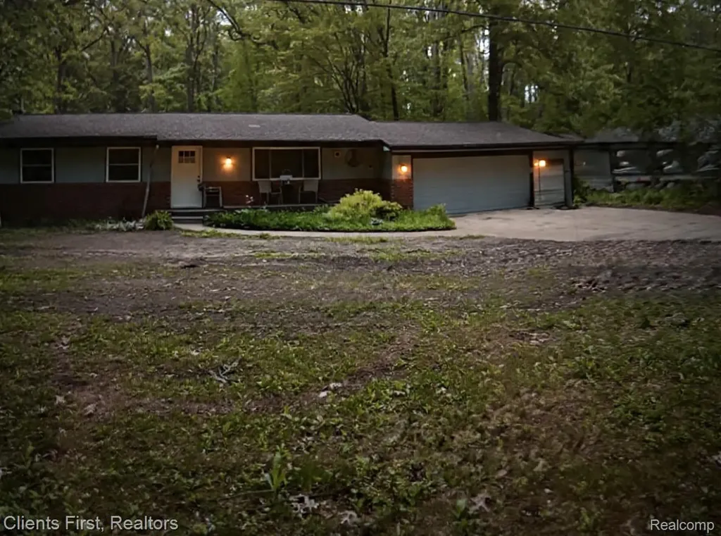 5844 Crandall Road Howell City MI 48855