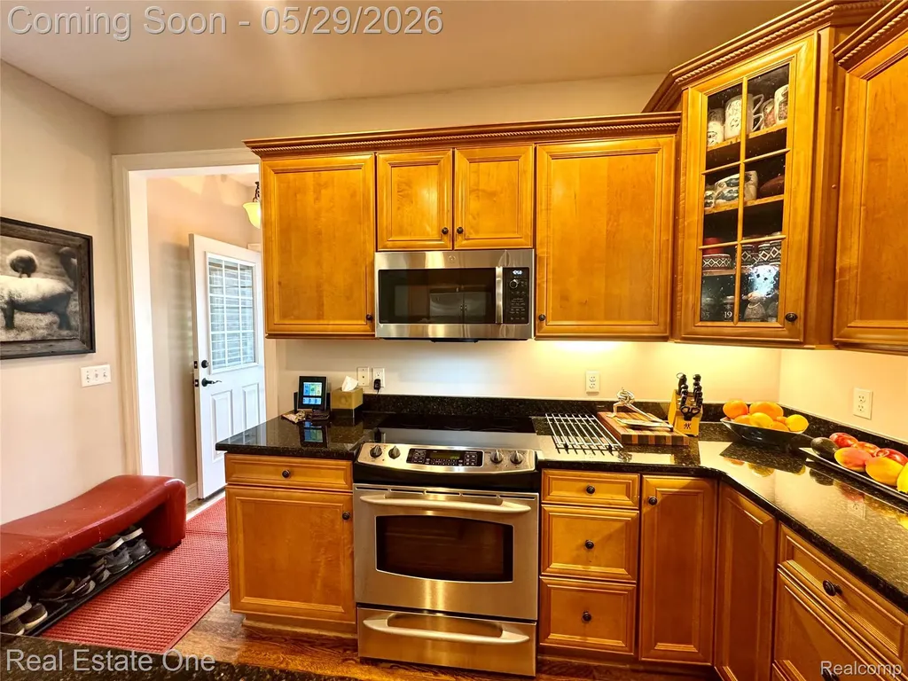 306 Woodward Avenue Rochester City MI 48307