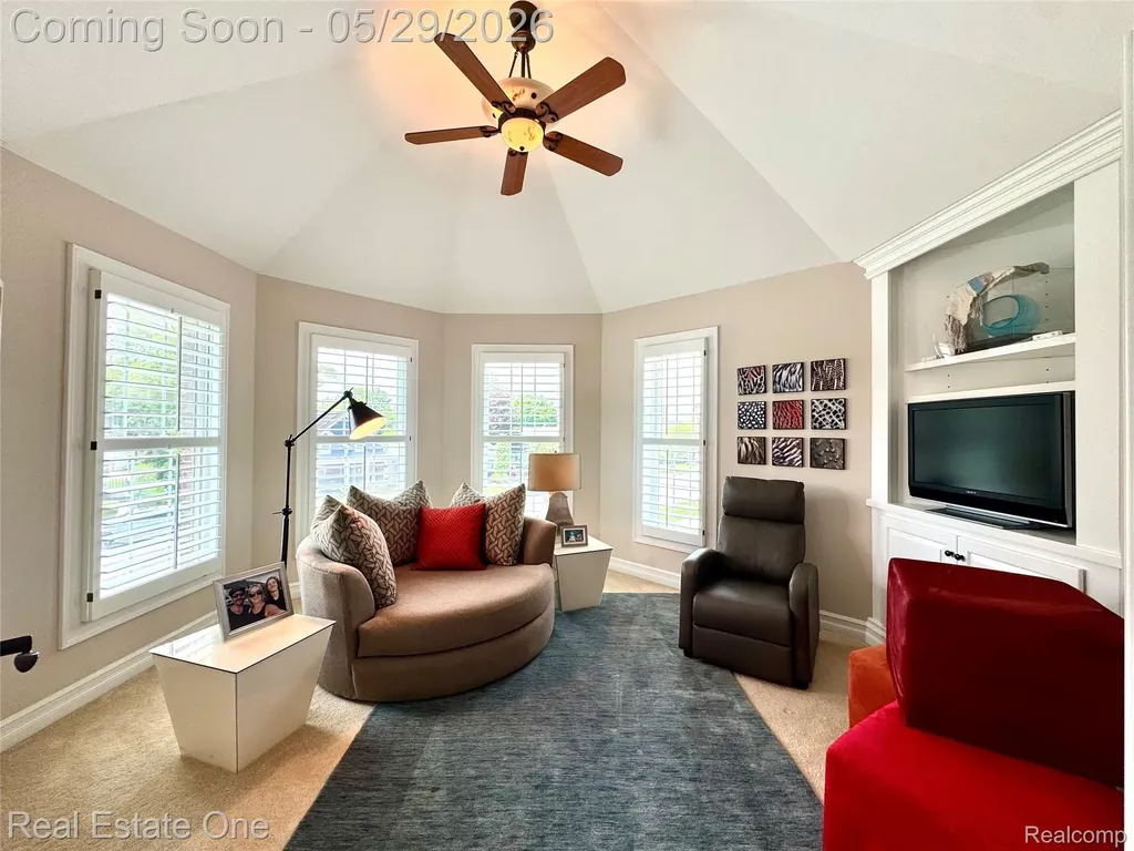 306 Woodward Avenue Rochester City MI 48307