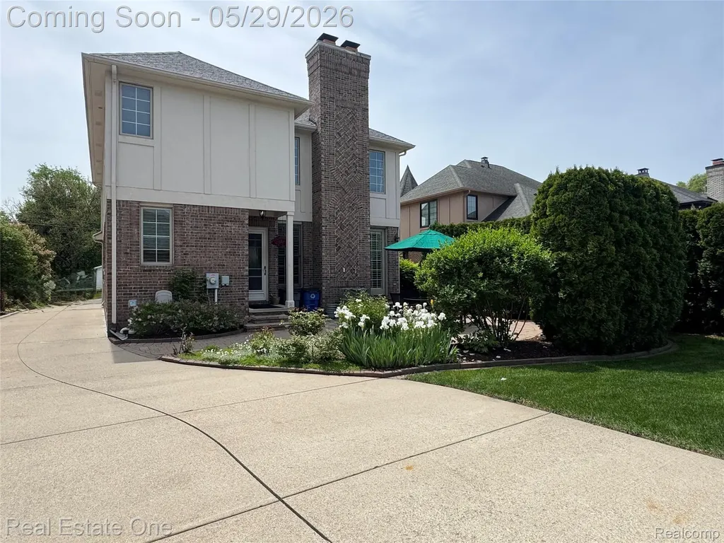 306 Woodward Avenue Rochester City MI 48307