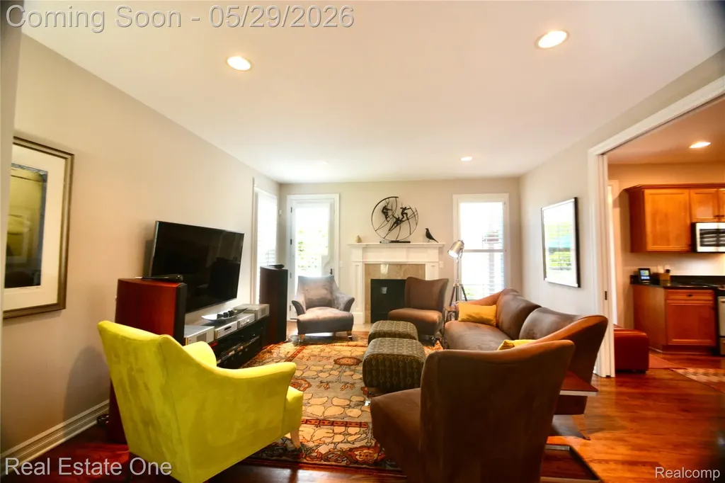 306 Woodward Avenue Rochester City MI 48307