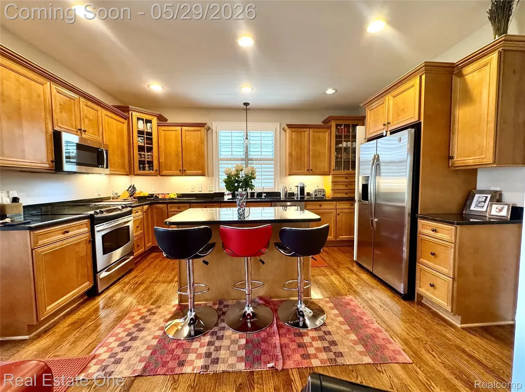 306 Woodward Avenue Rochester City MI 48307