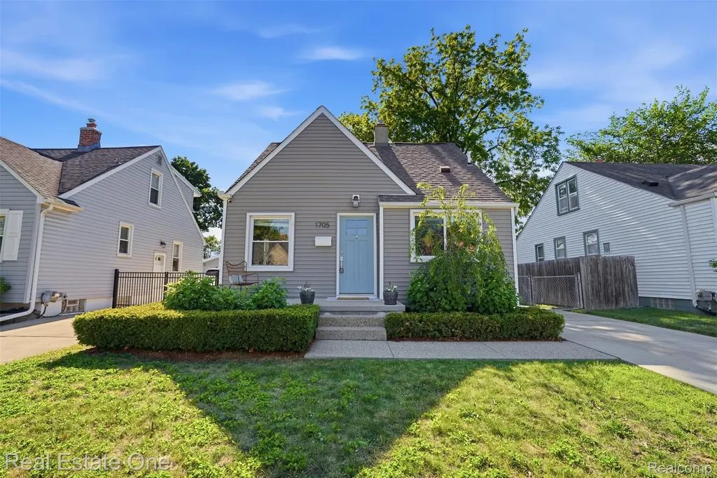 1705 N Altadena Avenue Royal Oak City MI 48067