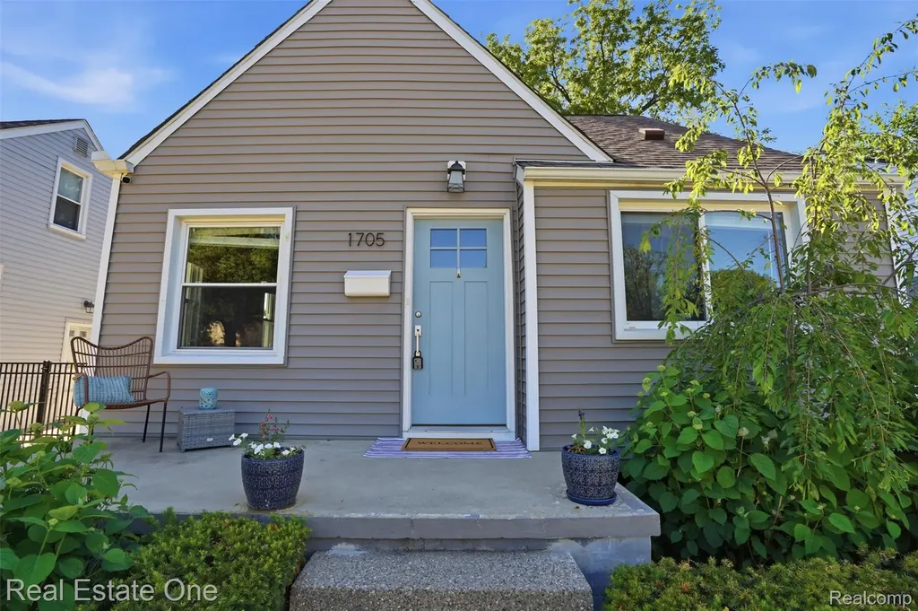 1705 N Altadena Avenue Royal Oak City MI 48067