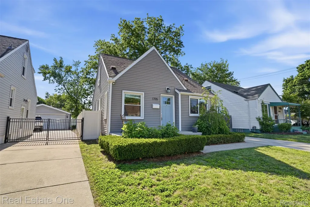 1705 N Altadena Avenue Royal Oak City MI 48067
