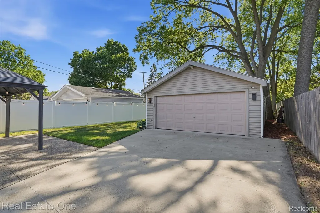 1705 N Altadena Avenue Royal Oak City MI 48067