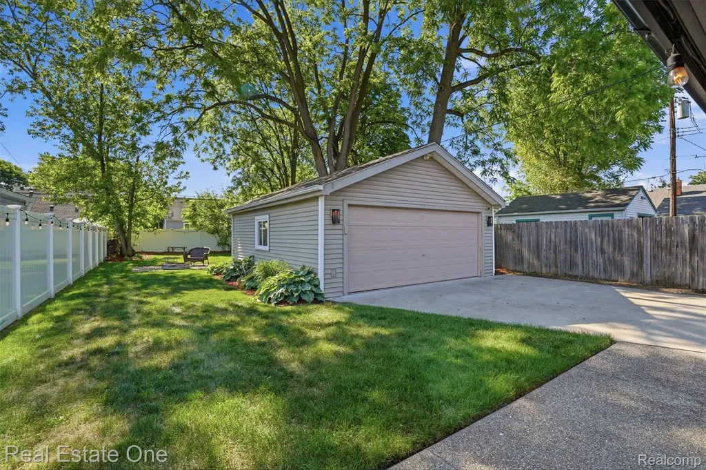 1705 N Altadena Avenue Royal Oak City MI 48067