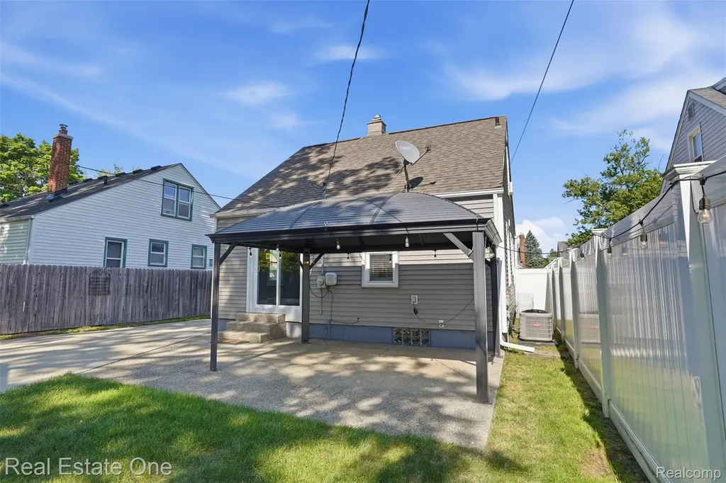 1705 N Altadena Avenue Royal Oak City MI 48067