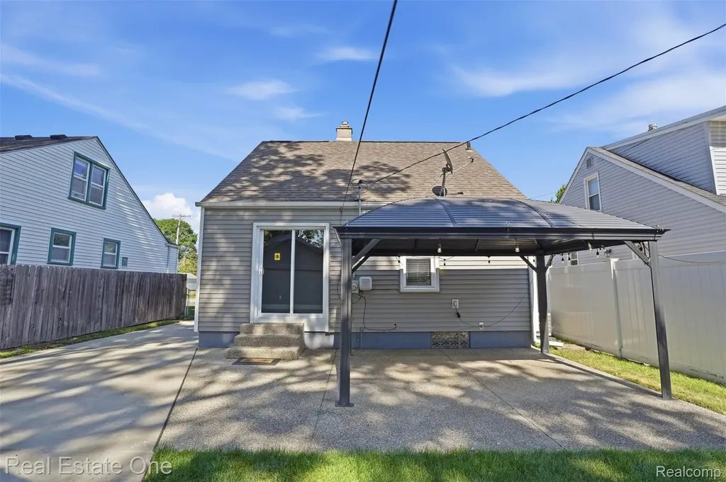 1705 N Altadena Avenue Royal Oak City MI 48067
