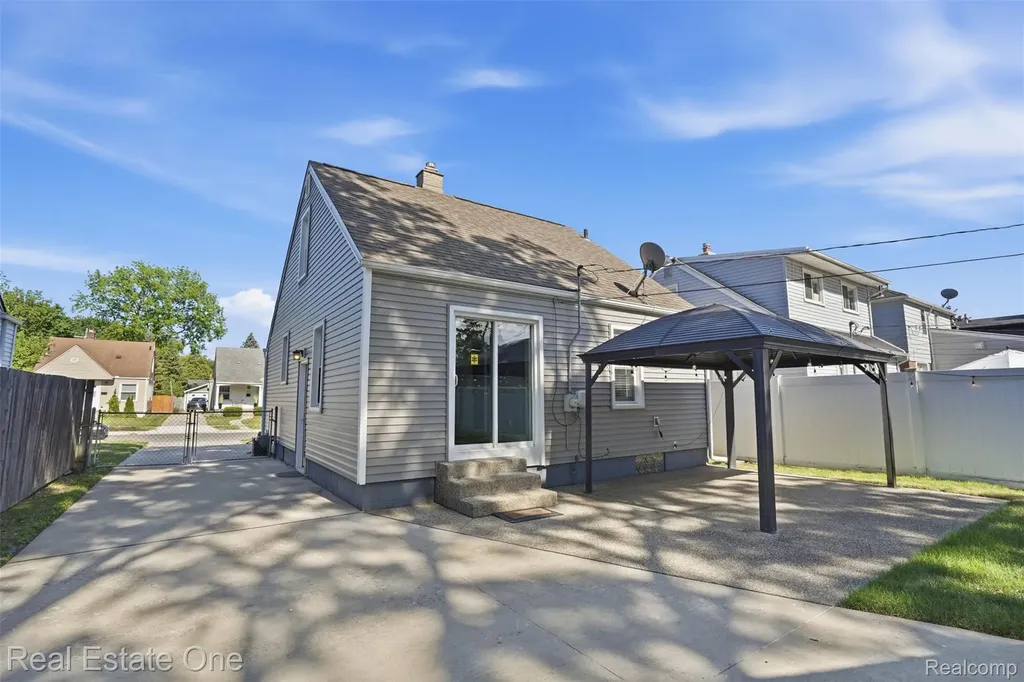 1705 N Altadena Avenue Royal Oak City MI 48067