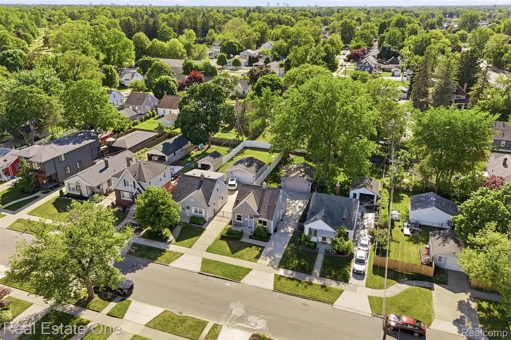 1705 N Altadena Avenue Royal Oak City MI 48067