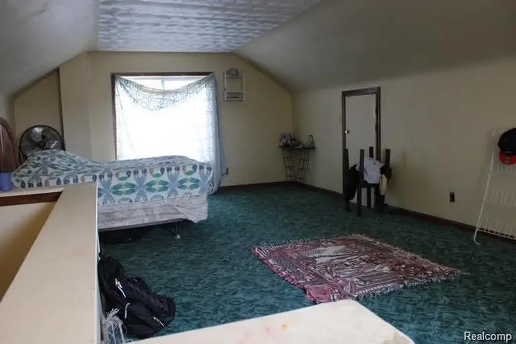 15605 Carlisle Detroit City MI 48205
