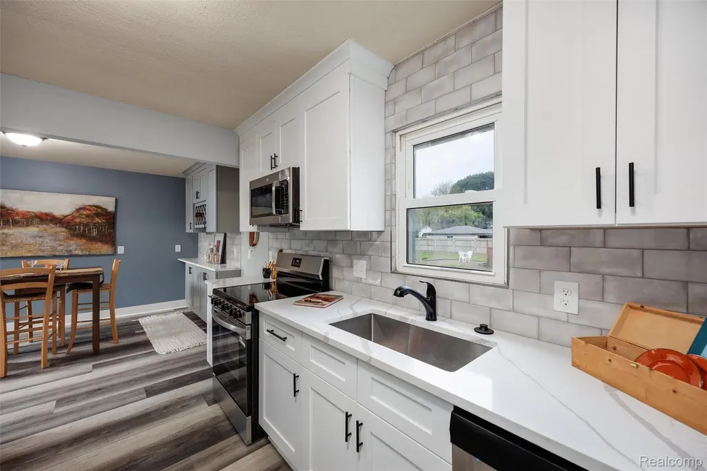 17108 Arlington Avenue Allen Park City MI 48101