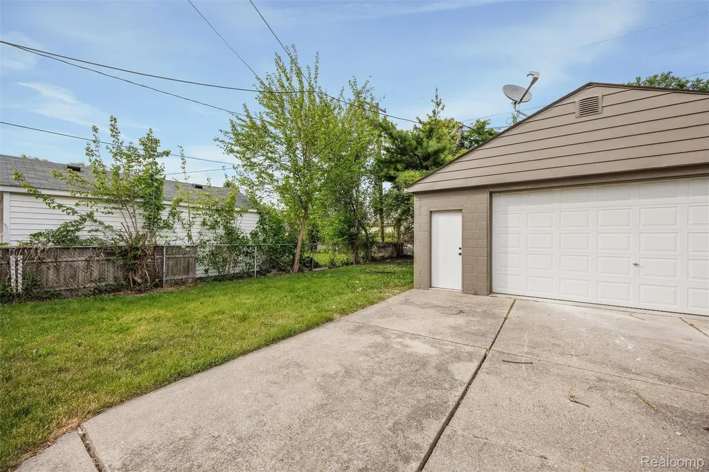 17108 Arlington Avenue Allen Park City MI 48101