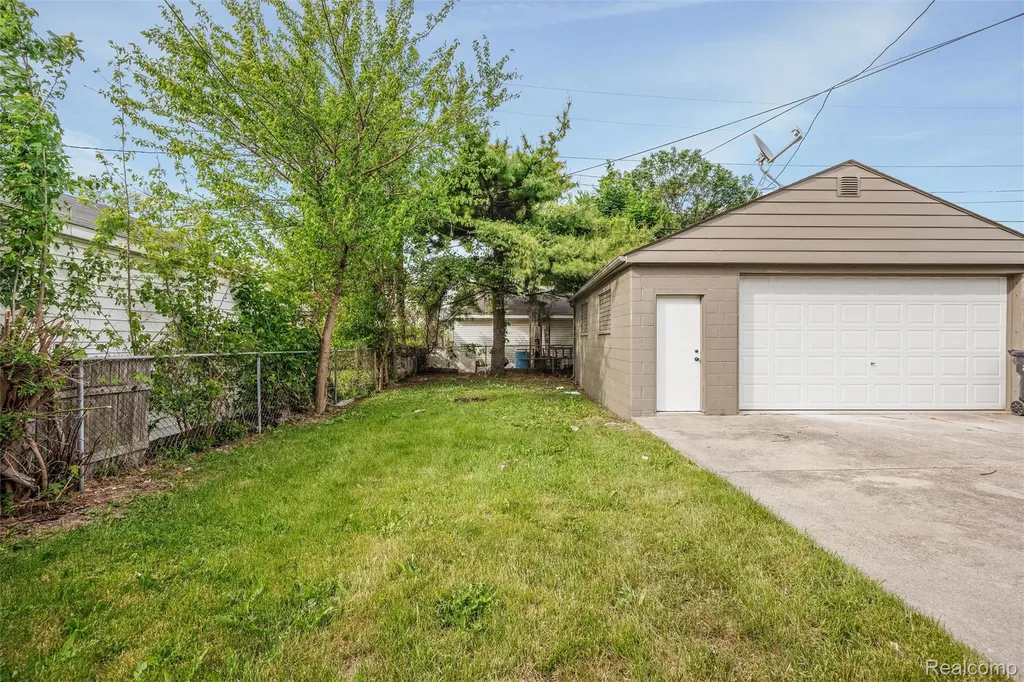 17108 Arlington Avenue Allen Park City MI 48101
