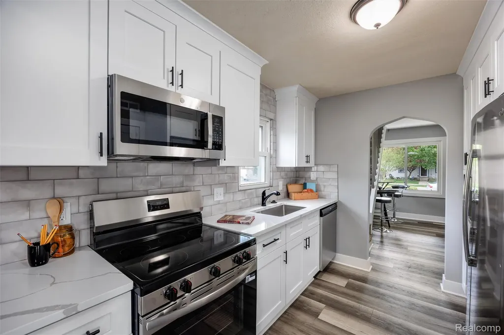 17108 Arlington Avenue Allen Park City MI 48101