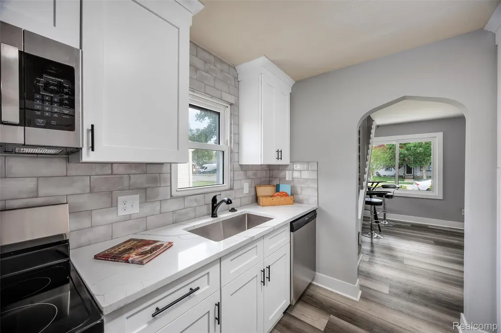 17108 Arlington Avenue Allen Park City MI 48101