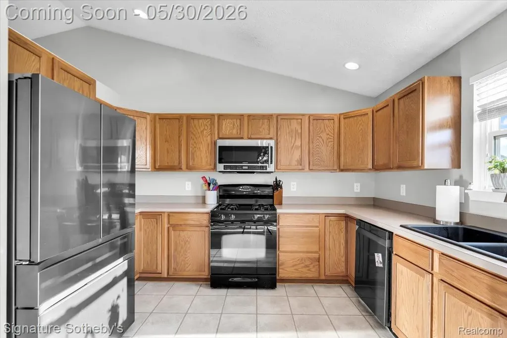 422 Coventry Lane Mason City MI 48854