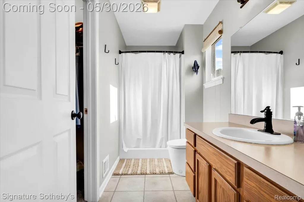 422 Coventry Lane Mason City MI 48854