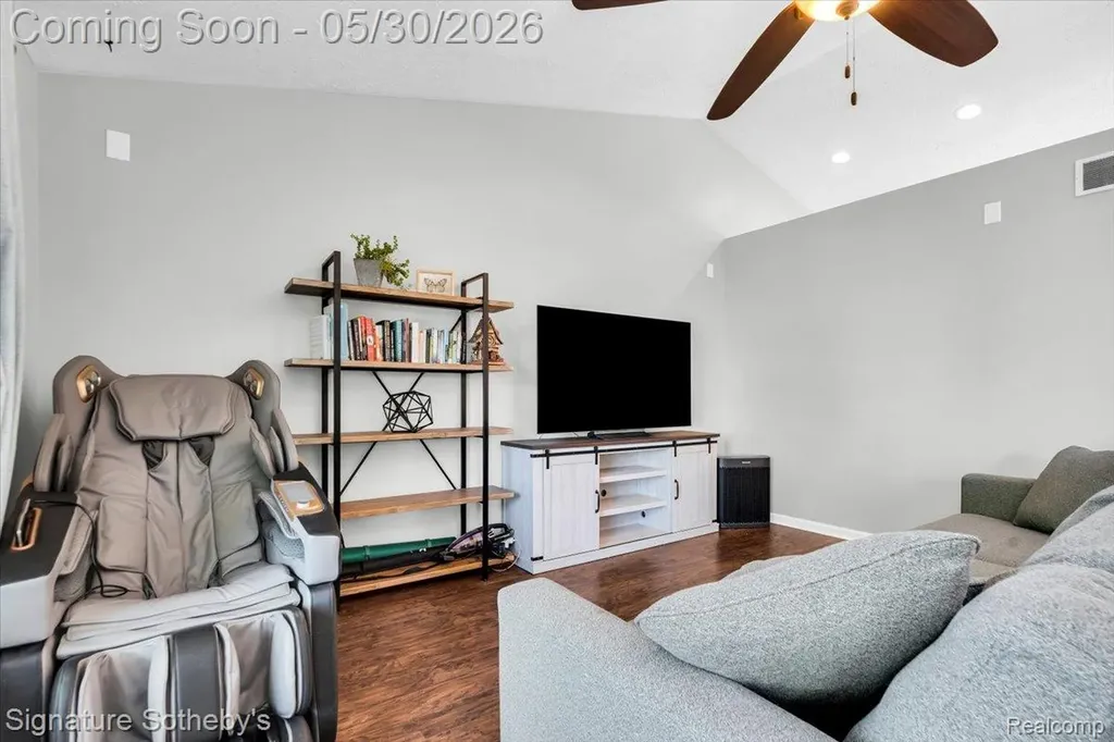 422 Coventry Lane Mason City MI 48854