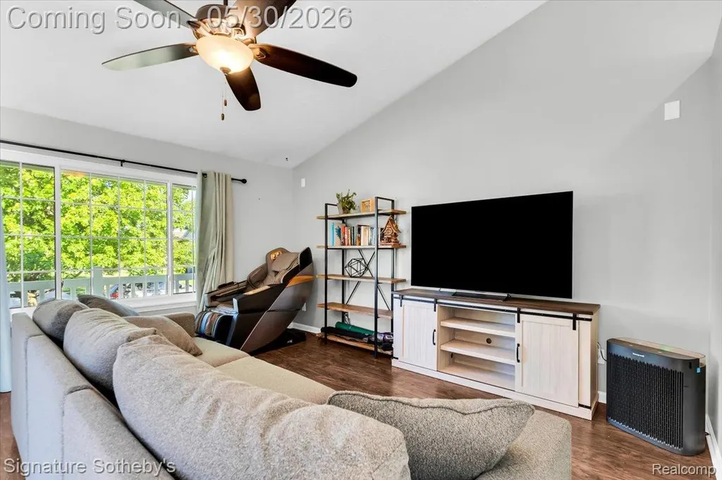 422 Coventry Lane Mason City MI 48854