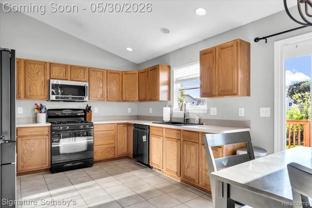 422 Coventry Lane Mason City MI 48854