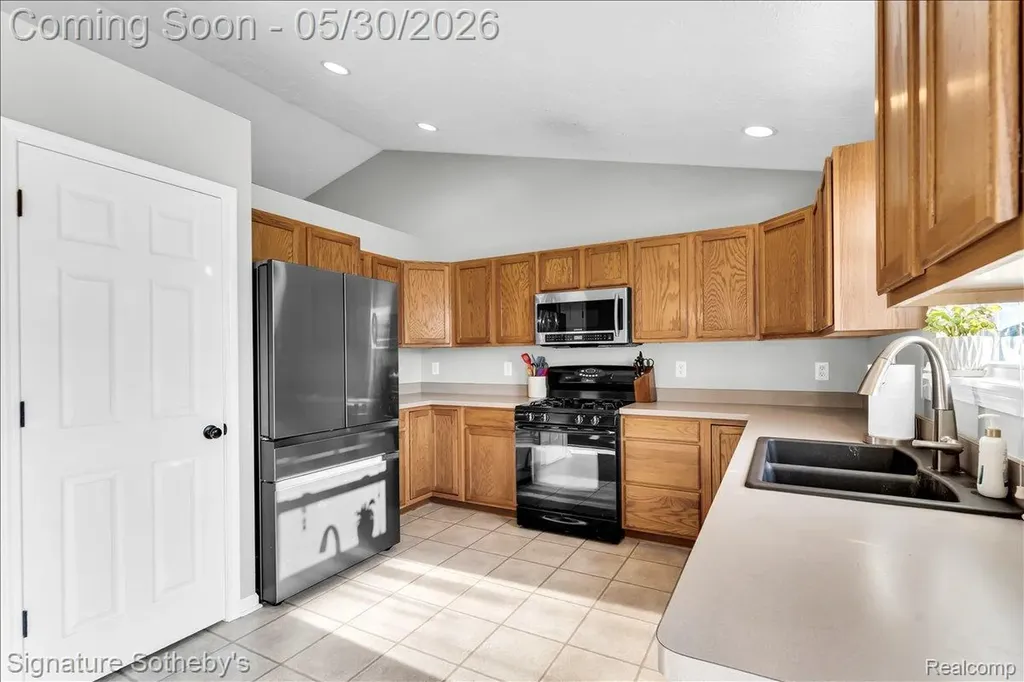422 Coventry Lane Mason City MI 48854