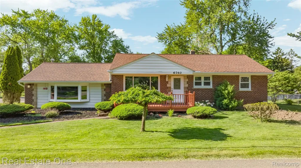 6740 Brockhurst Boulevard West Bloomfield Charter Township MI 48322