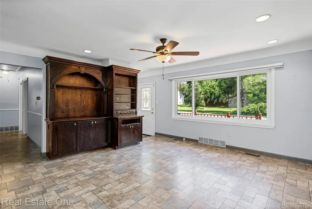 6740 Brockhurst Boulevard West Bloomfield Charter Township MI 48322